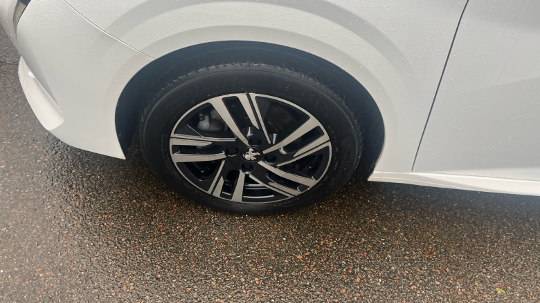 Peugeot 208 1.2 PureTech 100 Allure Premium + 5dr Petrol Hatchback